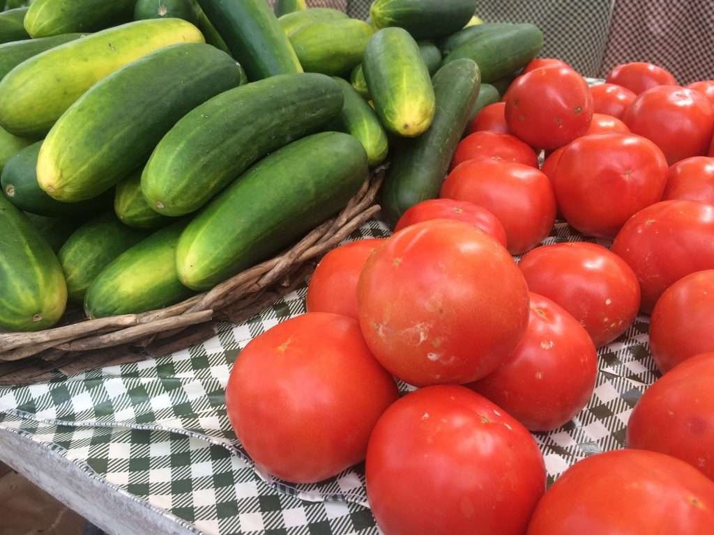 If you are looking for a frugal, fun and family-friendly weekend activity in Orlando, look no further than the Winter Park Farmer's Market. With amazing food, fun booths and relaxed atmosphere, it is one of the best ways to spend a Saturday morning in Central Florida! Check out all the details in this post.