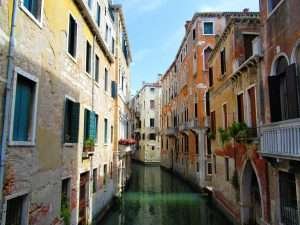 Venice, Italy is a stunning city of canals and bridges...but also very touristy. This post features travel tips and guides on how to explore Venice like a local. #Venezia