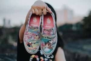What are the best shoes to walk around Walt Disney World? Find out the top recommendations from Disney fans in this post!