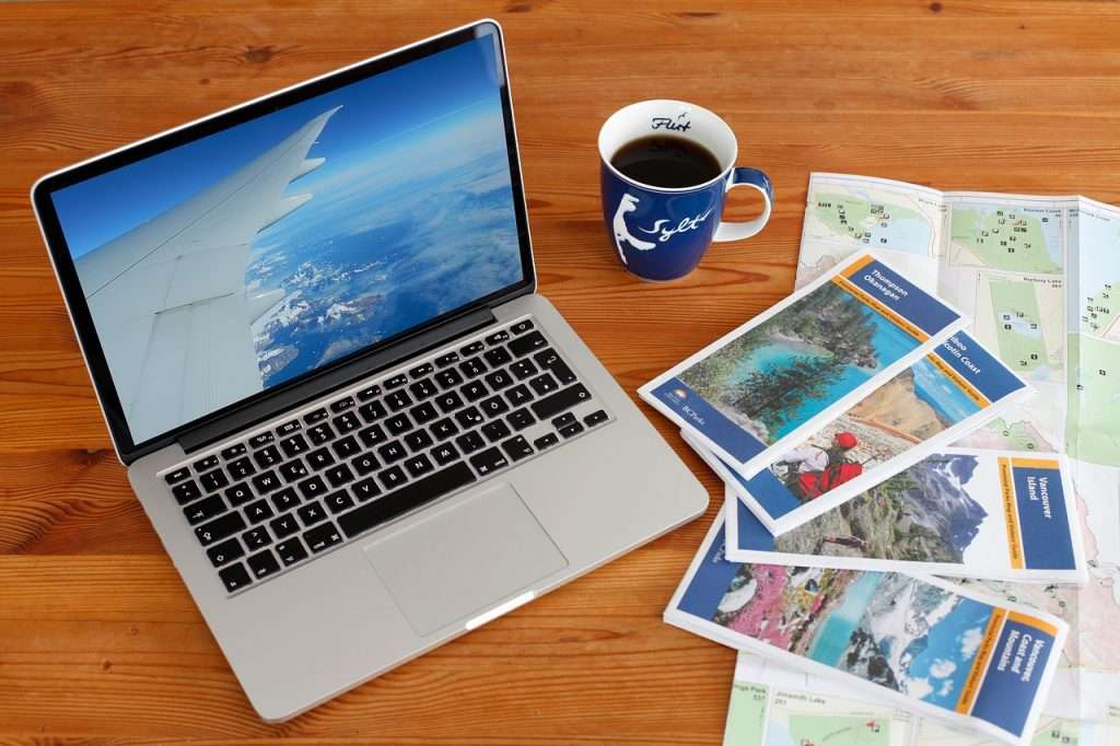 The Top Travel Apps You Really Want On Your Smartphone